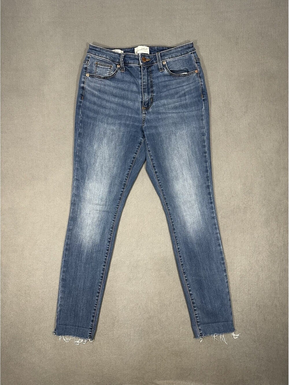 Universal Thread Womens 28x28 High Rise Skinny Jeans Medium Wash Raw Hem